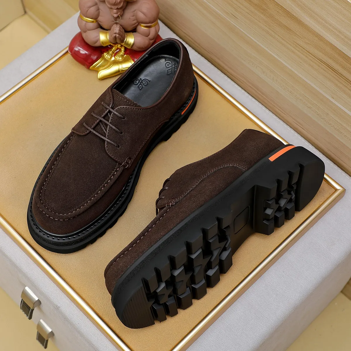 Men's shoes 💰660 💰 Louis Vuitton LV ® Autumn and Winter 🆕 models 🔛Full shoe counter First layer cowhide, 🐂Leather lined casual shoes for men, super soft outsole, essential for driving. Counter synchronization Original first layer cowhide Completely 1:1 mold customization 🌹Top version, 2 colors available! Number: 38-45 (37.46. Customized)